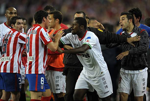 在防守端打 在防守端打